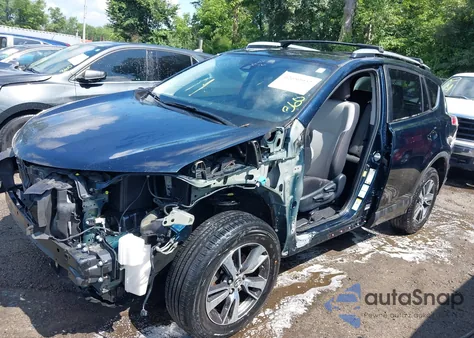 2018 Toyota Rav4 Xle z USA, uszkodzony, nr VIN JTMRFREV8JD235352